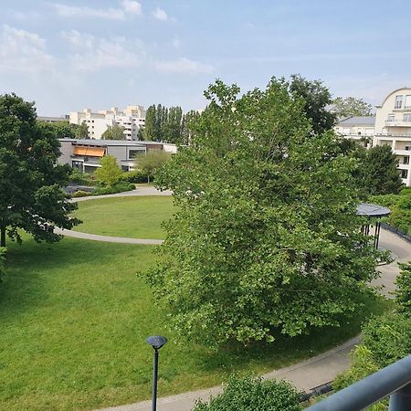 Appartement Residentiel Au Vert Et Au Frais モンティニー・ル・ブルトンヌー エクステリア 写真