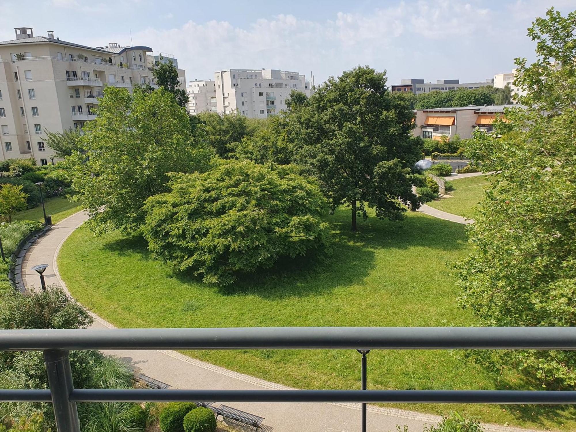 Appartement Residentiel Au Vert Et Au Frais モンティニー・ル・ブルトンヌー エクステリア 写真