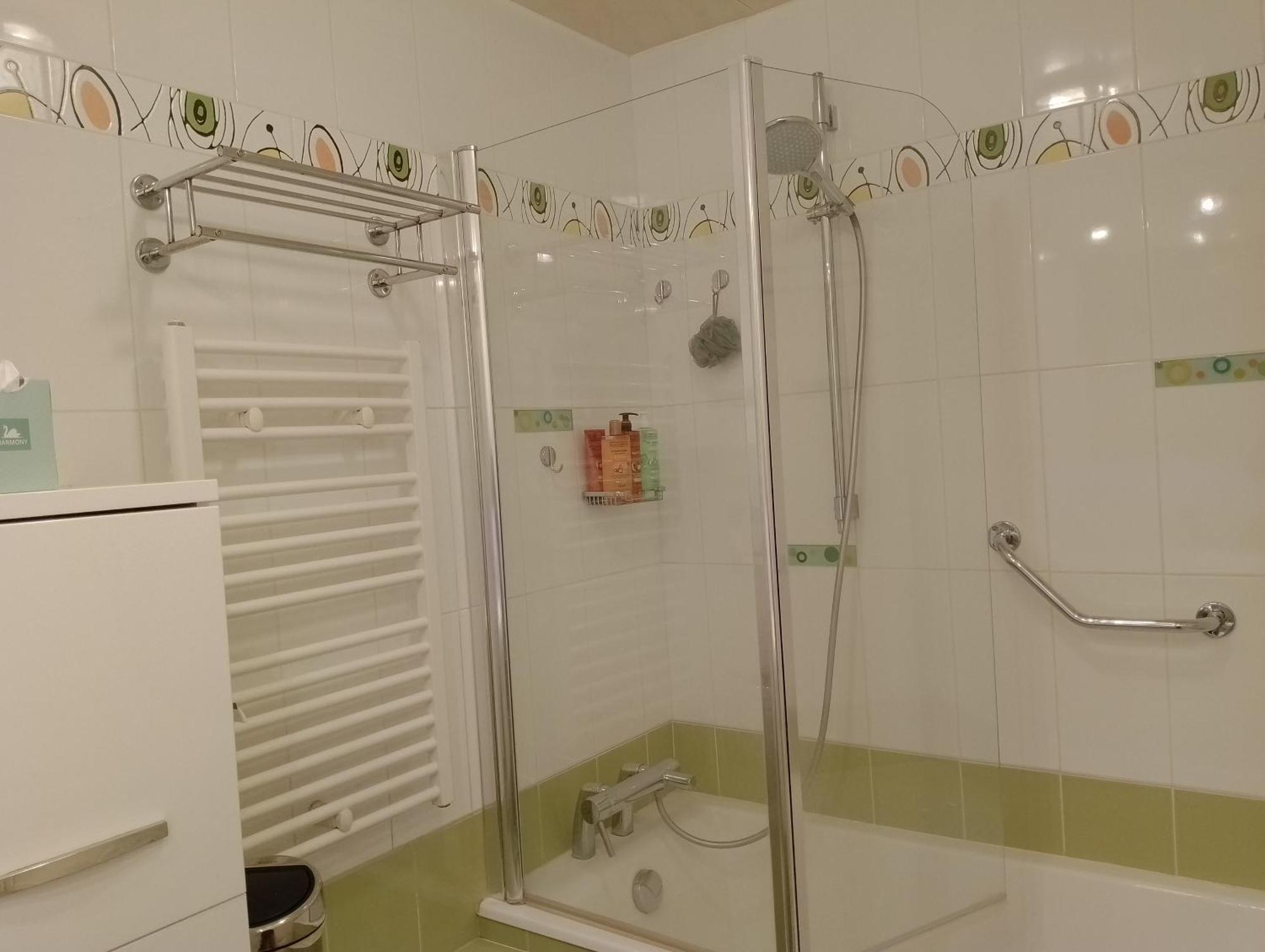 Appartement Residentiel Au Vert Et Au Frais モンティニー・ル・ブルトンヌー エクステリア 写真